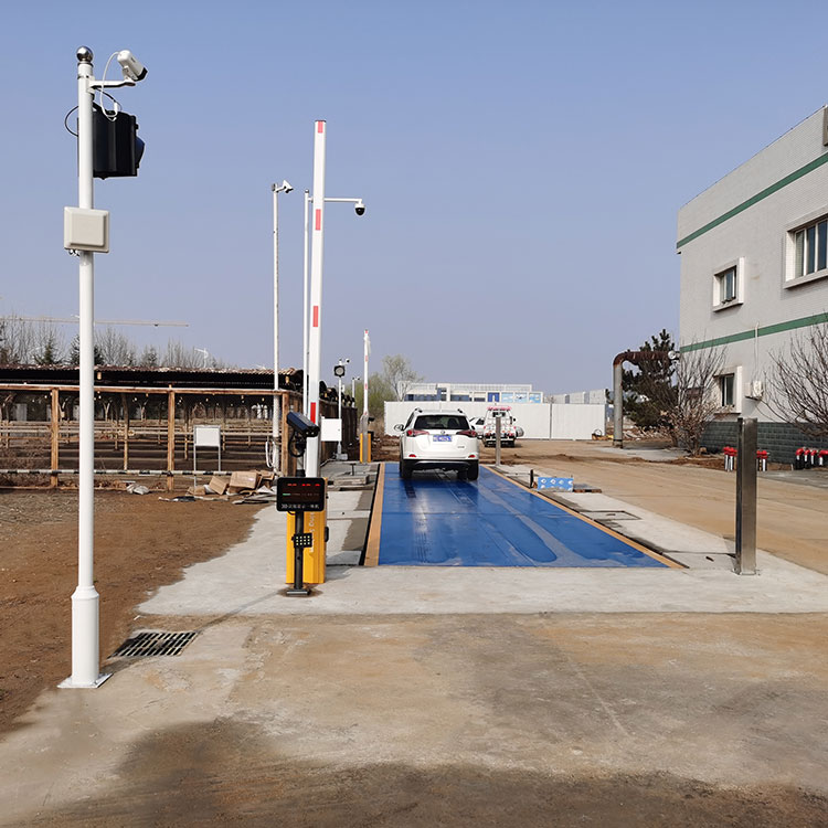 青島柏尊集團(tuán)2臺無人值守稱重系統(tǒng)以及地磅汽車衡，維特沃斯地磅廠家進(jìn)行安裝調(diào)試完成交付客戶使用，柏尊集團(tuán)位于青島市黃島區(qū)，下面直接分享客戶現(xiàn)現(xiàn)場照片。